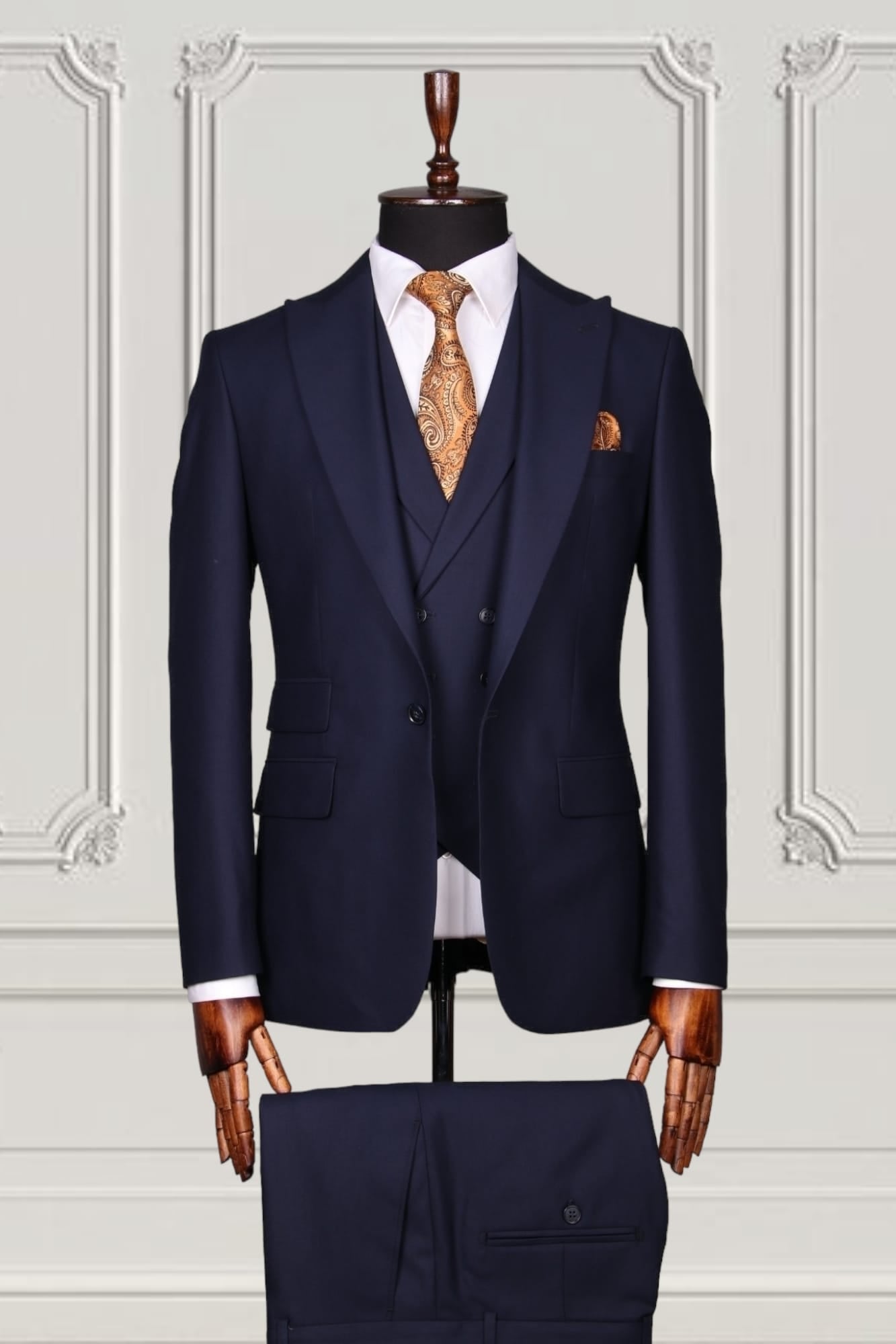 Mario Casas Suits