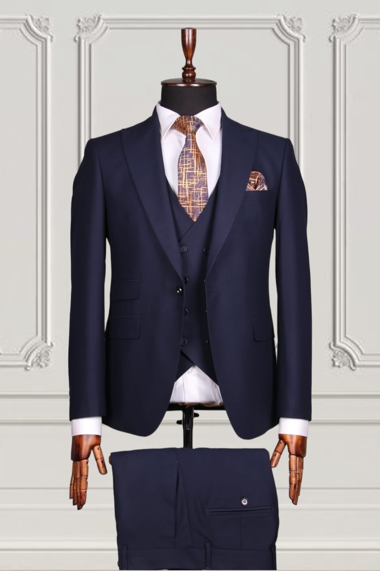 Mario Casas Suits