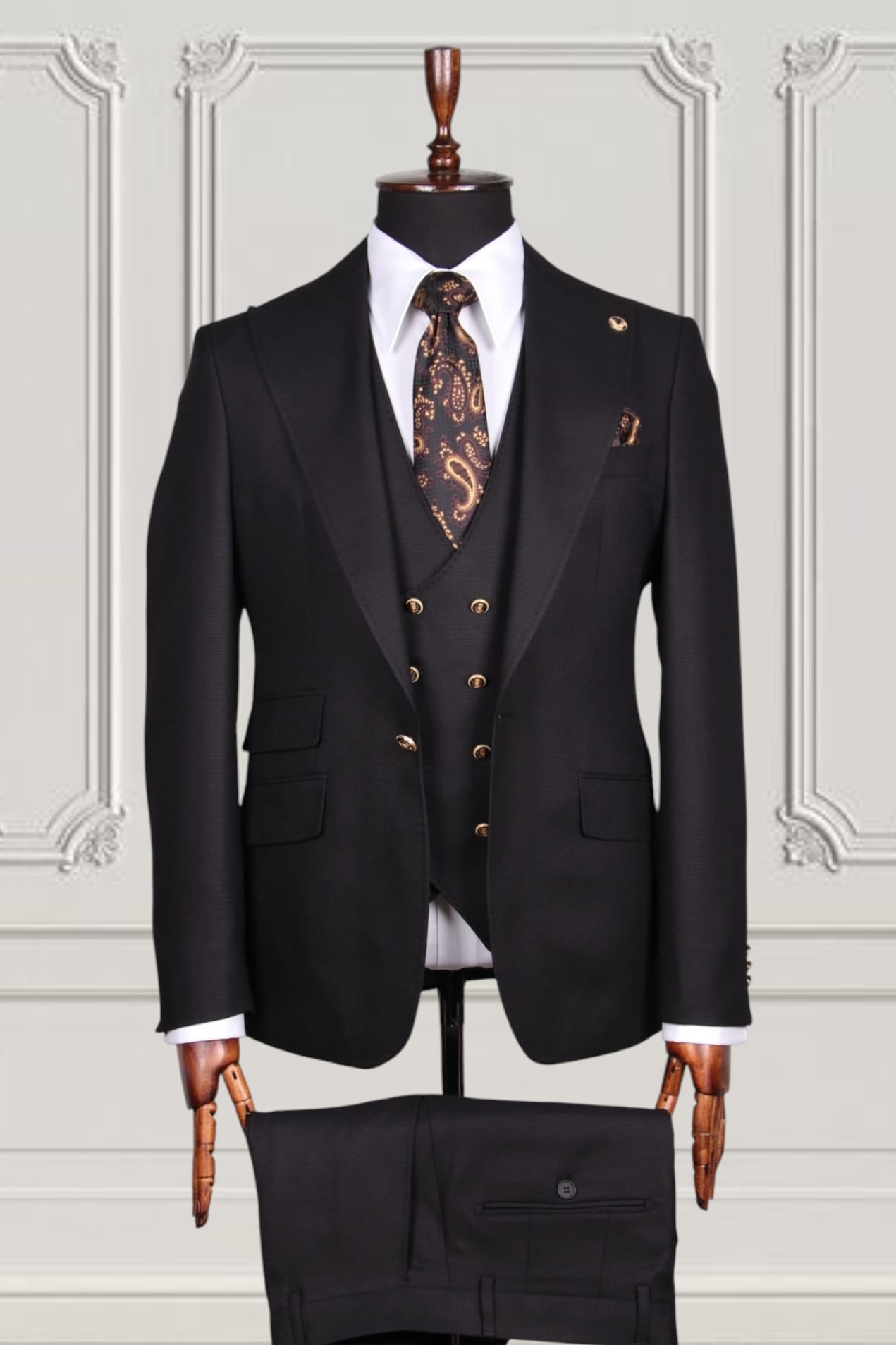 Classic Plain Three-Piece Suit with Timeless Elegance