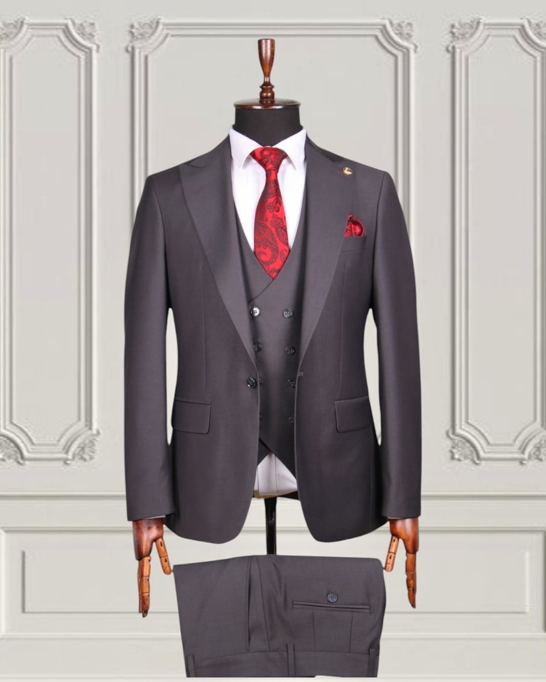 Classic Plain Three-Piece Suit with Timeless Elegance