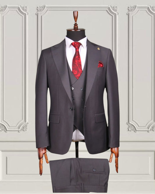 Classic Plain Three-Piece Suit with Timeless Elegance